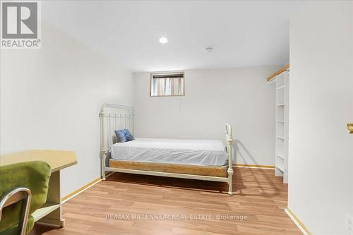 37 Radford Street, Hamilton, ON - Indoor Photo Showing Bedroom