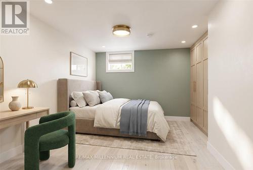 37 Radford Street, Hamilton, ON - Indoor Photo Showing Bedroom