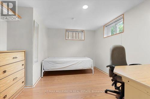37 Radford Street, Hamilton, ON - Indoor Photo Showing Bedroom