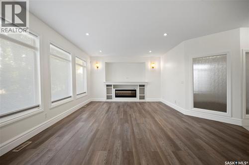 4622 Malcolm Drive, Regina, SK - Indoor Photo Showing Living Room With Fireplace