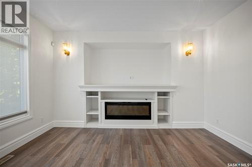 4622 Malcolm Drive, Regina, SK - Indoor Photo Showing Living Room With Fireplace