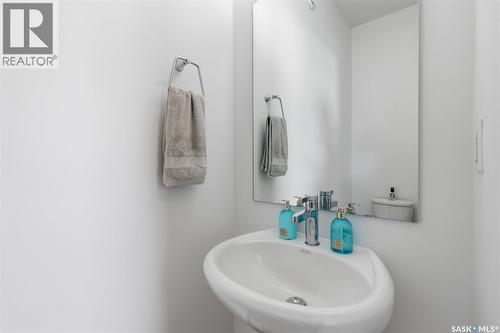 171 Taube Avenue, Saskatoon, SK - Indoor Photo Showing Bathroom