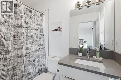 171 Taube Avenue, Saskatoon, SK - Indoor Photo Showing Bathroom