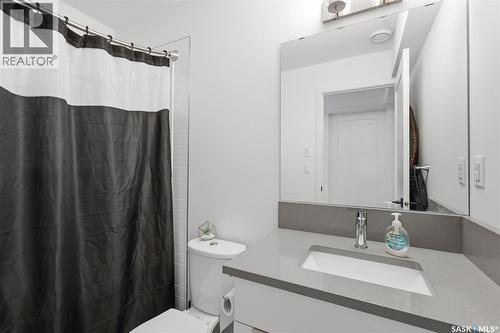 171 Taube Avenue, Saskatoon, SK - Indoor Photo Showing Bathroom