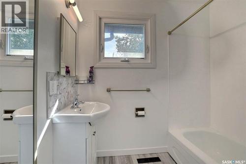 415 Mcintosh Street, Regina, SK - Indoor Photo Showing Bathroom