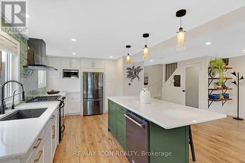 311 Misty Crescent, Kitchener, ON - Indoor Photo Showing Kitchen With Stainless Steel Kitchen With Upgraded Kitchen