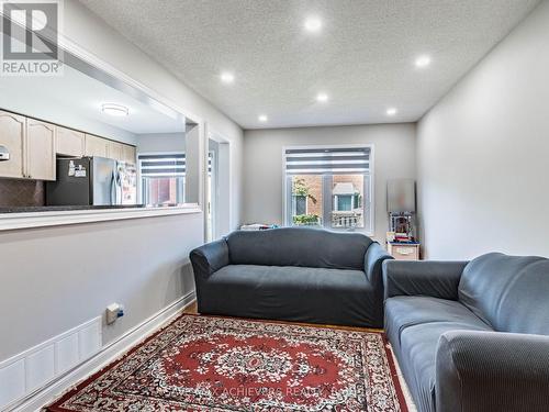 1041 Blizzard Road, Mississauga, ON - Indoor Photo Showing Living Room