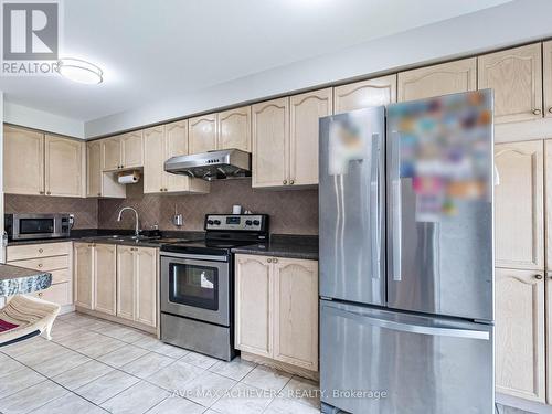 1041 Blizzard Road, Mississauga, ON - Indoor Photo Showing Kitchen With Stainless Steel Kitchen