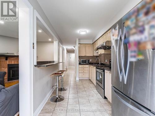 1041 Blizzard Road, Mississauga, ON - Indoor Photo Showing Kitchen With Stainless Steel Kitchen