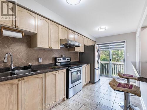 1041 Blizzard Road, Mississauga, ON - Indoor Photo Showing Kitchen With Stainless Steel Kitchen With Double Sink
