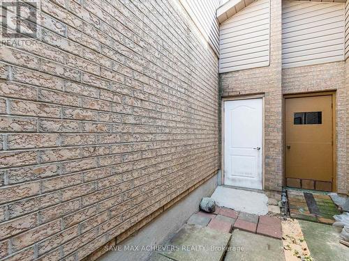 1041 Blizzard Road, Mississauga, ON - Outdoor With Exterior