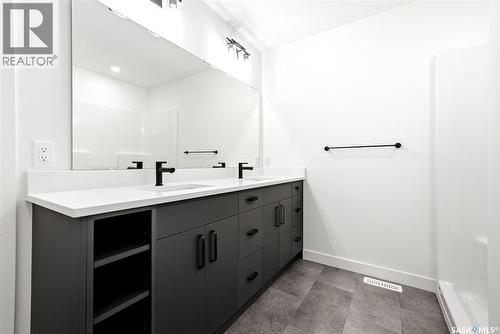 3023 Regina Avenue, Regina, SK - Indoor Photo Showing Bathroom