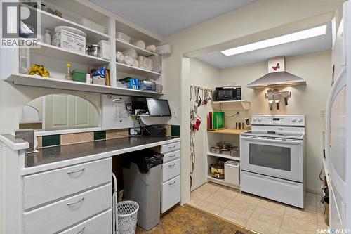 202-206 Elizabeth Avenue, Manitou Beach, SK - Indoor Photo Showing Kitchen