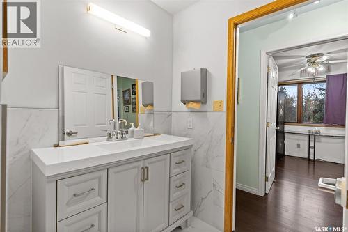 202-206 Elizabeth Avenue, Manitou Beach, SK - Indoor Photo Showing Bathroom