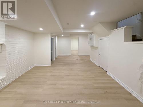 LOWER - 40 RIPPLETON ROAD , Toronto, Ontario M3B 1H6 4