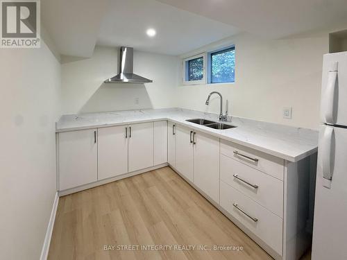 LOWER - 40 RIPPLETON ROAD , Toronto, Ontario M3B 1H6 5