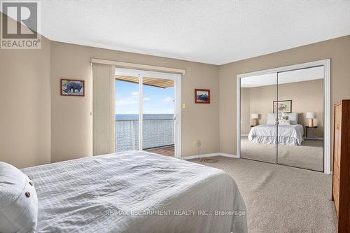 8 - 2136 Old Lakeshore Road, Burlington, ON - Indoor Photo Showing Bedroom