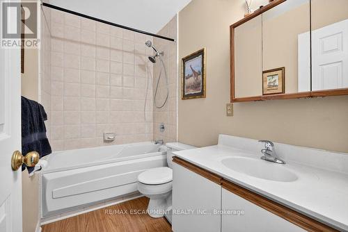 8 - 2136 Old Lakeshore Road, Burlington, ON - Indoor Photo Showing Bathroom