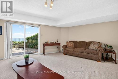 8 - 2136 Old Lakeshore Road, Burlington, ON - Indoor Photo Showing Living Room