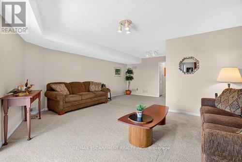 8 - 2136 Old Lakeshore Road, Burlington, ON - Indoor Photo Showing Living Room