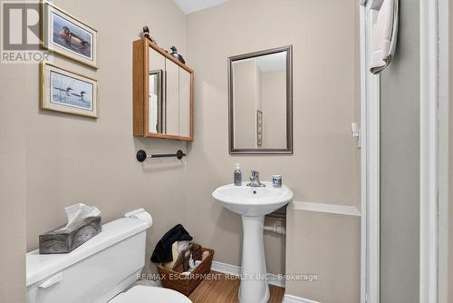 8 - 2136 Old Lakeshore Road, Burlington, ON - Indoor Photo Showing Bathroom