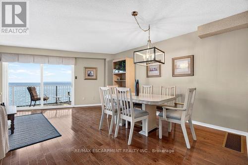 8 - 2136 Old Lakeshore Road, Burlington, ON - Indoor Photo Showing Dining Room