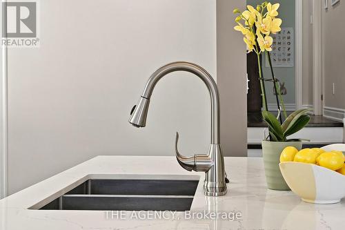 2774 Quill Crescent, Mississauga, ON - Indoor Photo Showing Kitchen With Double Sink