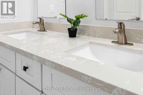 2774 Quill Crescent, Mississauga, ON - Indoor Photo Showing Bathroom