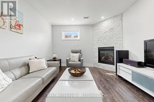 2774 Quill Crescent, Mississauga, ON - Indoor Photo Showing Living Room With Fireplace