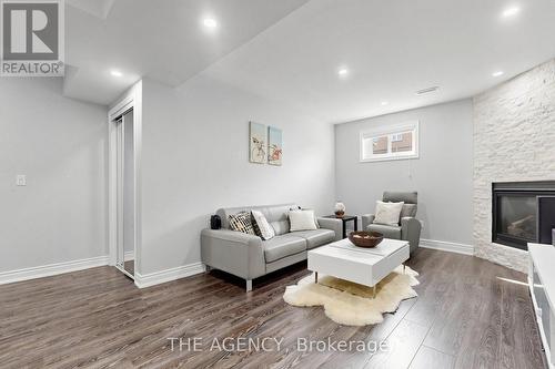 2774 Quill Crescent, Mississauga, ON - Indoor Photo Showing Living Room With Fireplace