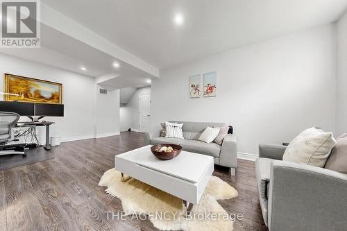 2774 Quill Crescent, Mississauga, ON - Indoor Photo Showing Living Room