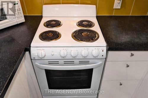 2774 Quill Crescent, Mississauga, ON - Indoor Photo Showing Kitchen