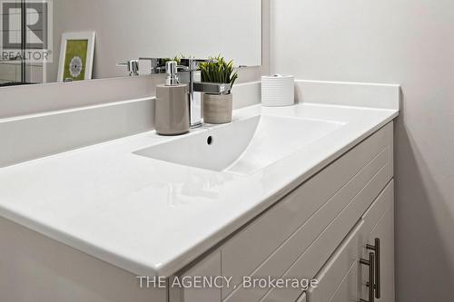 2774 Quill Crescent, Mississauga, ON - Indoor Photo Showing Bathroom