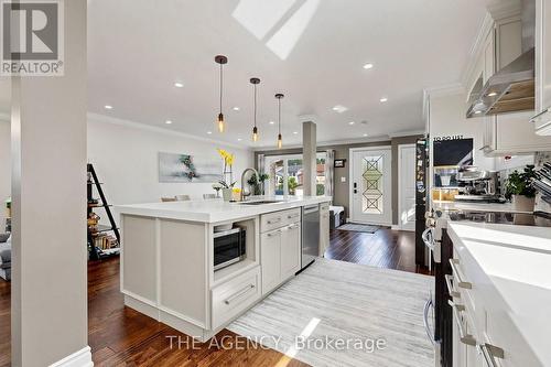 2774 Quill Crescent, Mississauga, ON - Indoor Photo Showing Kitchen With Upgraded Kitchen
