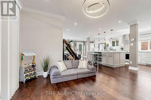 2774 Quill Crescent, Mississauga, ON - Indoor Photo Showing Living Room