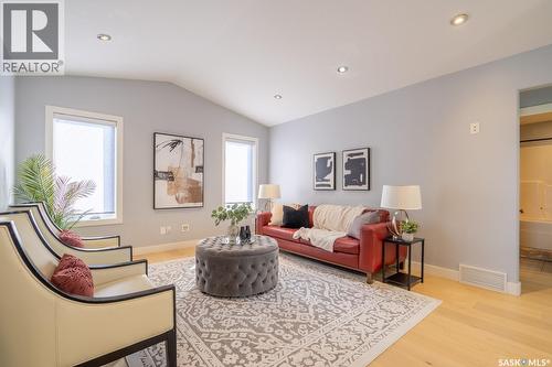 4311 Sandpiper Crescent E, Regina, SK - Indoor Photo Showing Living Room
