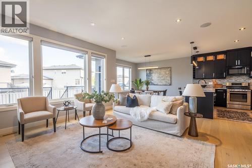 4311 Sandpiper Crescent E, Regina, SK - Indoor Photo Showing Living Room