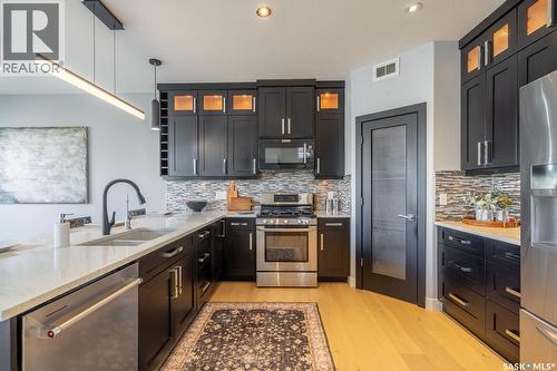4311 Sandpiper Crescent E, Regina, SK - Indoor Photo Showing Kitchen With Stainless Steel Kitchen With Double Sink With Upgraded Kitchen