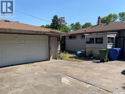 4118 Sherwood Drive, Regina, SK - Outdoor With Exterior
