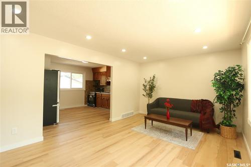 2910 Avonhurst Drive, Regina, SK - Indoor