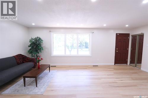 2910 Avonhurst Drive, Regina, SK - Indoor