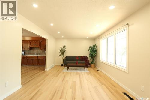 2910 Avonhurst Drive, Regina, SK - Indoor