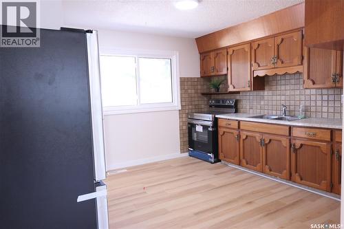 2910 Avonhurst Drive, Regina, SK - Indoor Photo Showing Kitchen With Double Sink