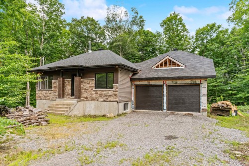 33 Rue du Torrent  Saint-Hippolyte, QC J8A 0G6