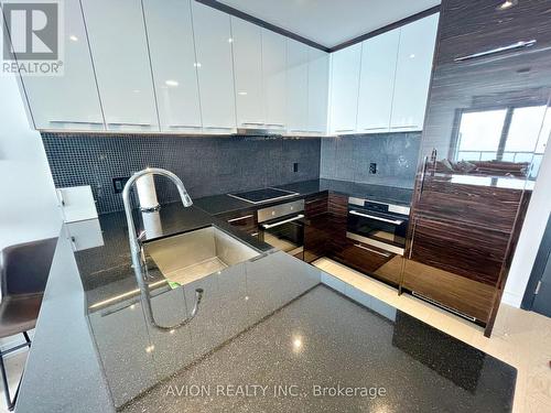 4711 - 488 UNIVERSITY AVENUE , Toronto, Ontario M5G 0C1 5
