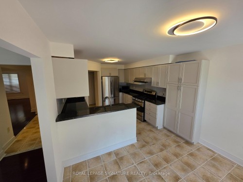794 White Clover Way, Mississauga, ON - Indoor Photo Showing Kitchen