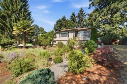 1232 Pearce Cres Saanich, BC V8X 3S9