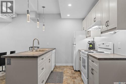 503 8Th Avenue E, Watrous, SK - Indoor Photo Showing Kitchen With Double Sink