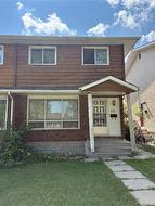44 Red Oak DR  Winnipeg, MB R2G 2Z9