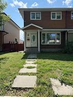 46 Red Oak DR  Winnipeg, MB R2G 2Z9